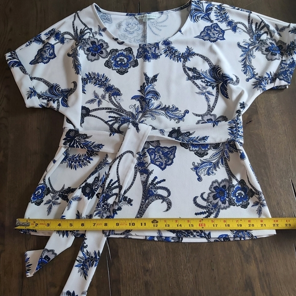 Petite Blouse - Picture 2 of 5